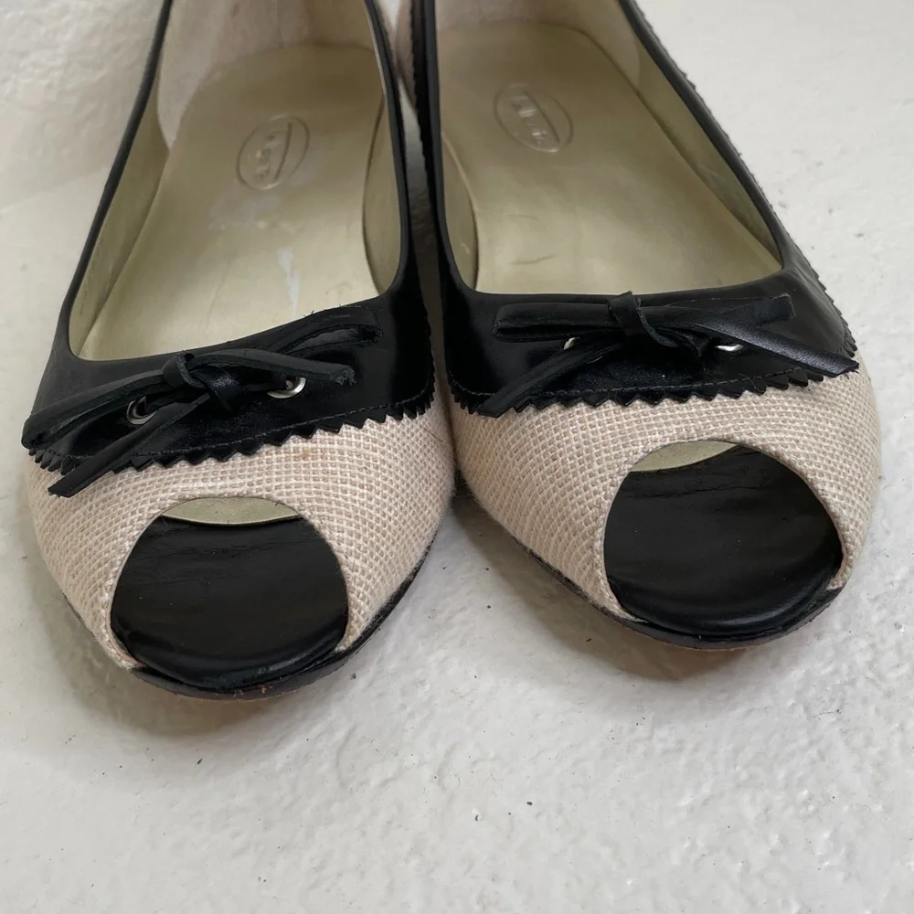 Talbots two-tone, peep-toe flats beige woven-texture body black leather size 9.5 - Picture 2 of 9